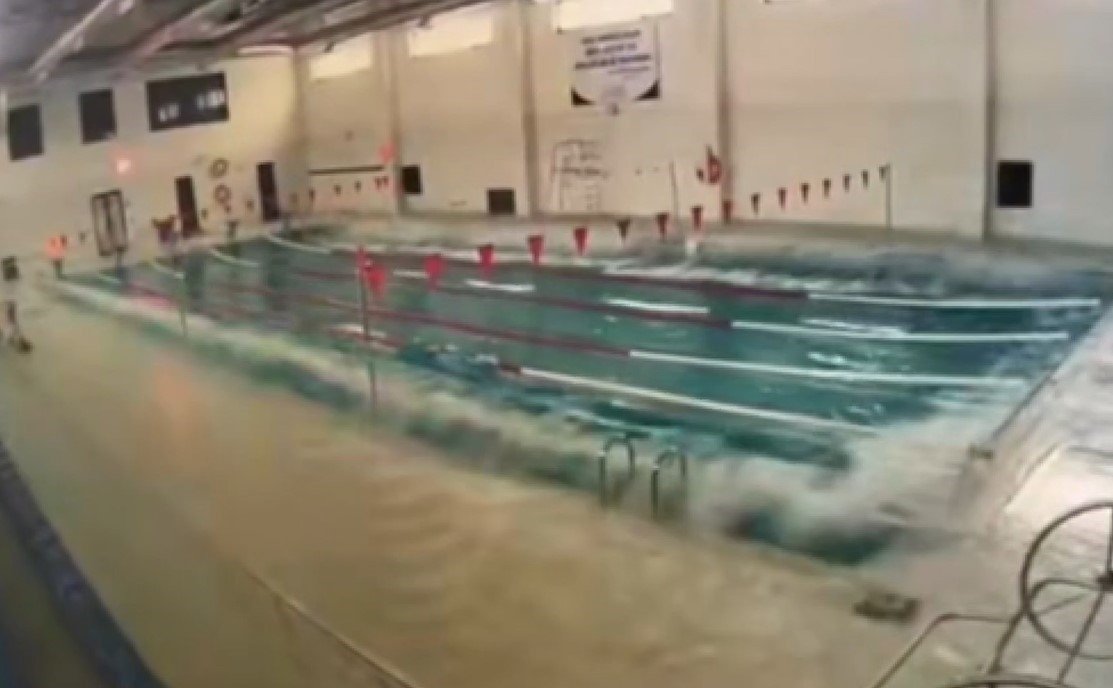 Depremin şiddetiyle havuzda tsunami meydana geldi