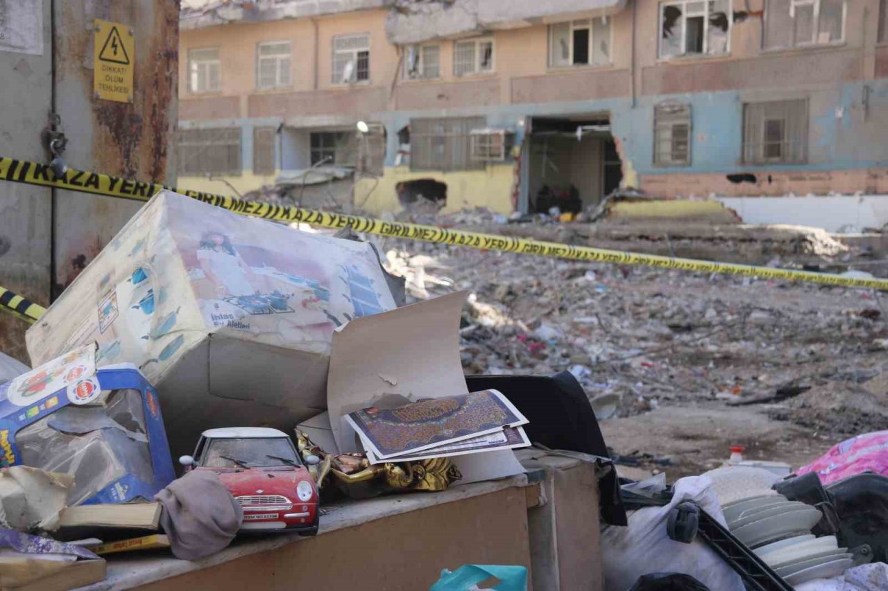 Diyarbakır’da 3 enkazda çalışmalar sürüyor