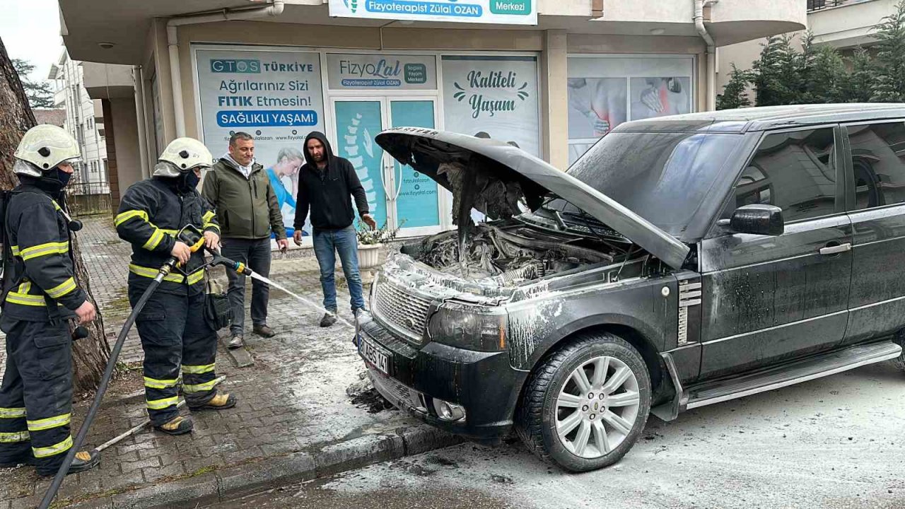 Park halindeki lüks cipte yangın çıktı