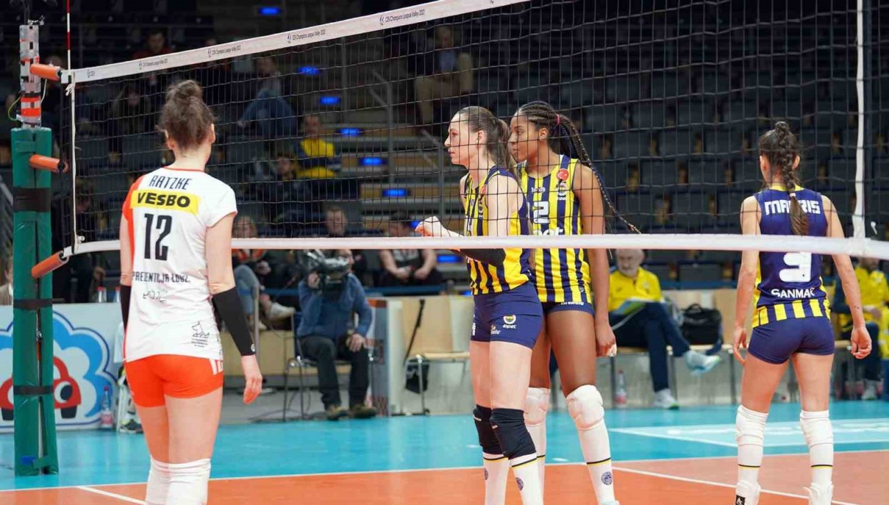 Fenerbahçe Opet, CEV Şampiyonlar Ligi’nde play-off etabına yükseldi