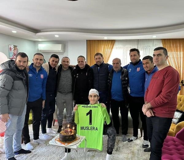 Fernando Muslera’dan Eren’e geçmiş olsun forması