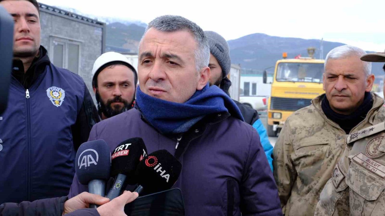 Şırnak Valisi Bilgin, Nurdağı’nda deprem sonrası değerlendirmelerde bulundu