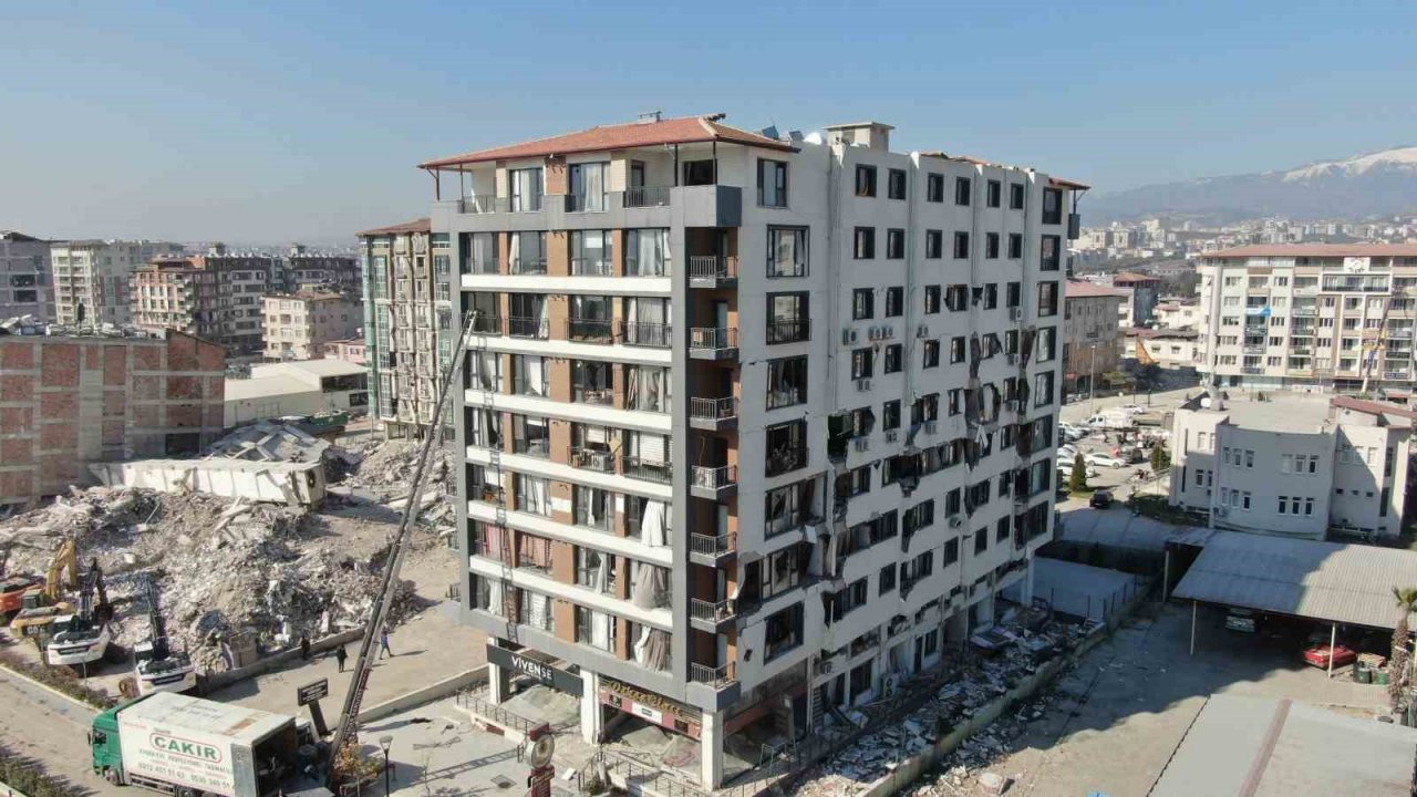 Hasarlı binalardan tehlikeli eşya tahliyesi