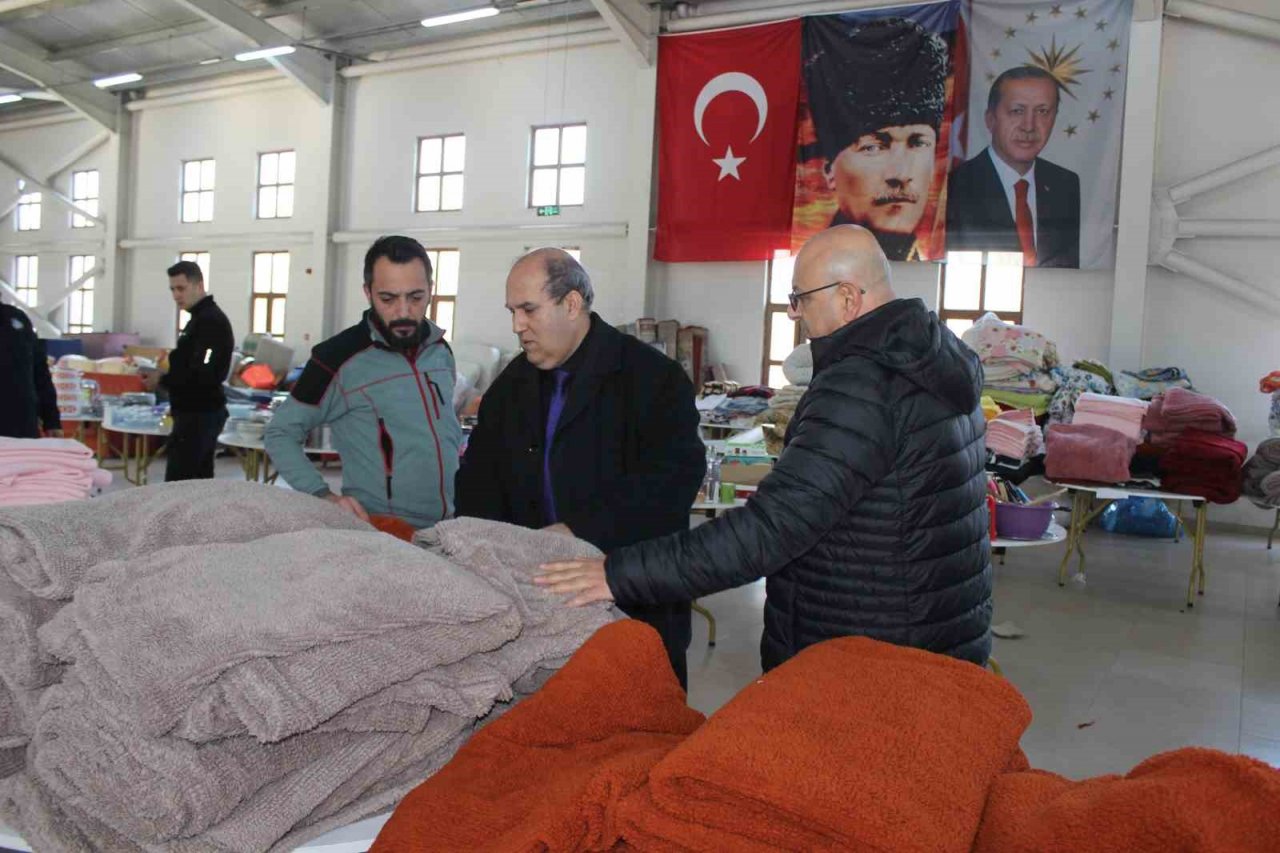 Osmaneli’de depremzedeler için sosyal market hizmete girdi