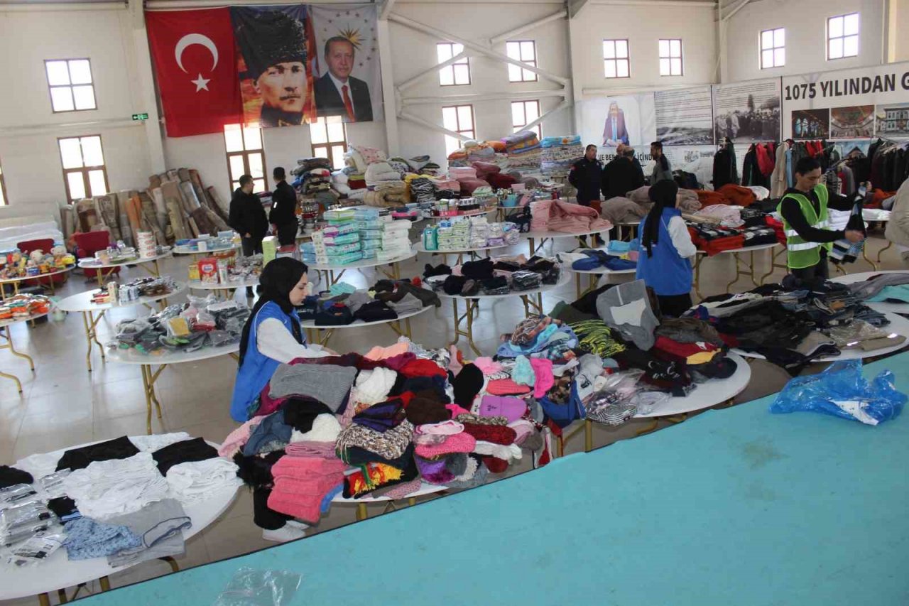 Osmaneli’de depremzedeler için sosyal market hizmete girdi