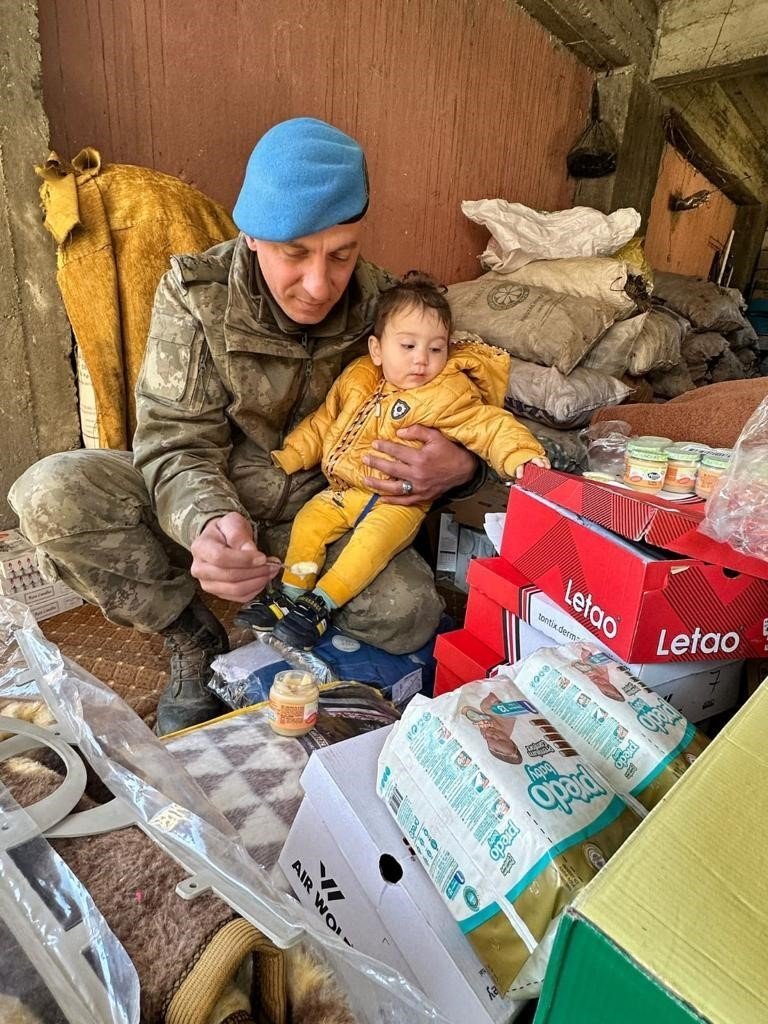 MSB: “Çocuklarımıza oyuncak, çikolata ve şeker dağıtmaya, yardım malzemelerini ailelerimize dağıtmaya devam ediyoruz”