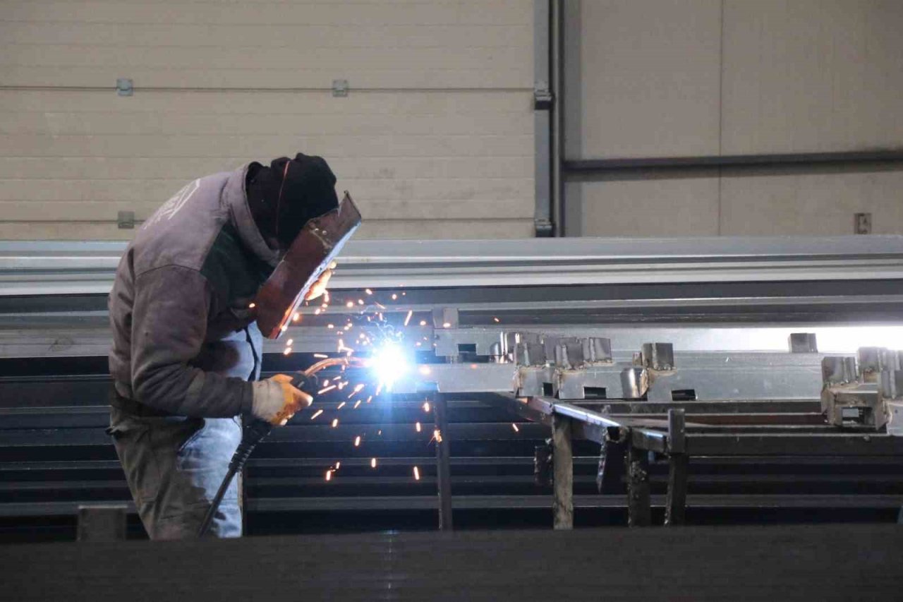 Aksaray’da deprem bölgesi için konteyner üretimi