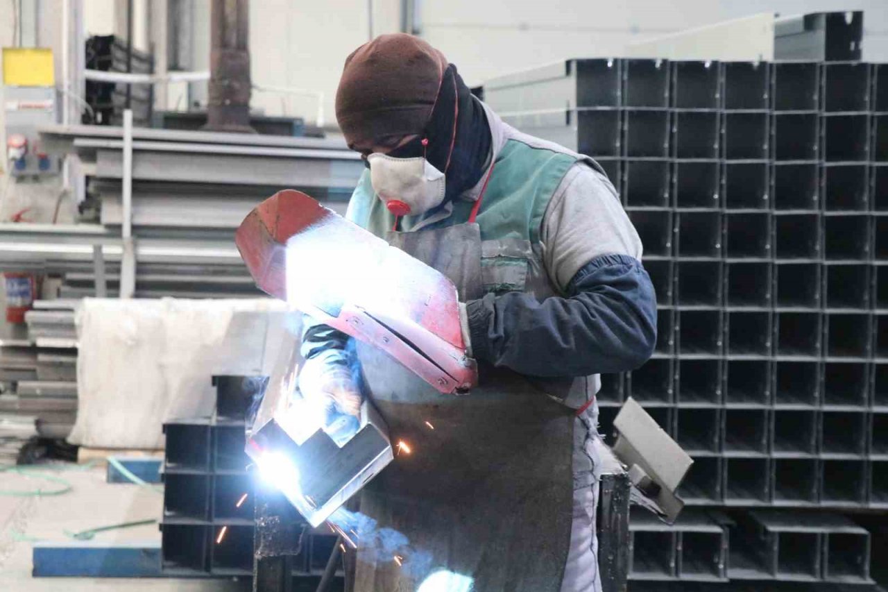 Aksaray’da deprem bölgesi için konteyner üretimi