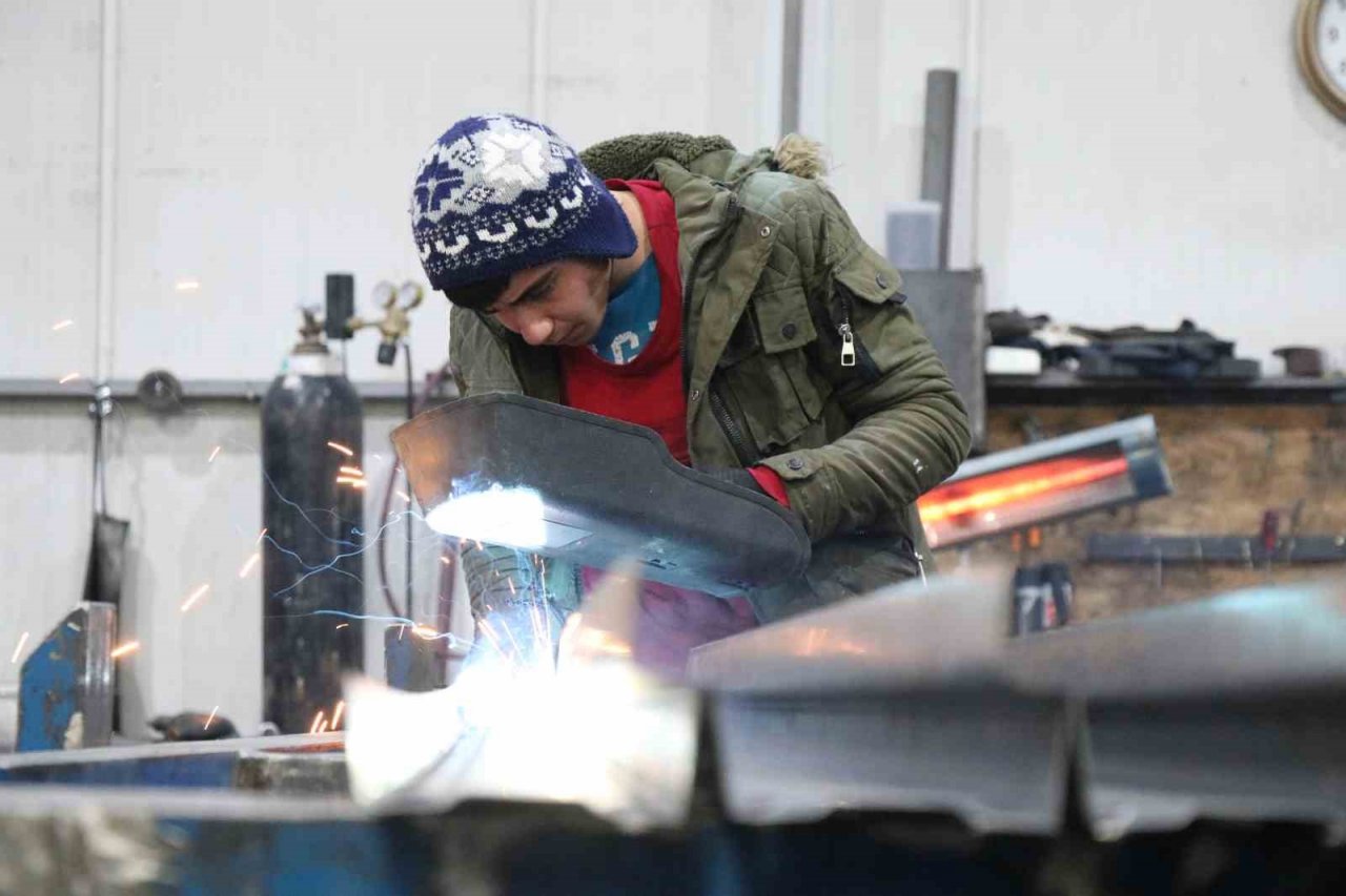 Aksaray’da deprem bölgesi için konteyner üretimi