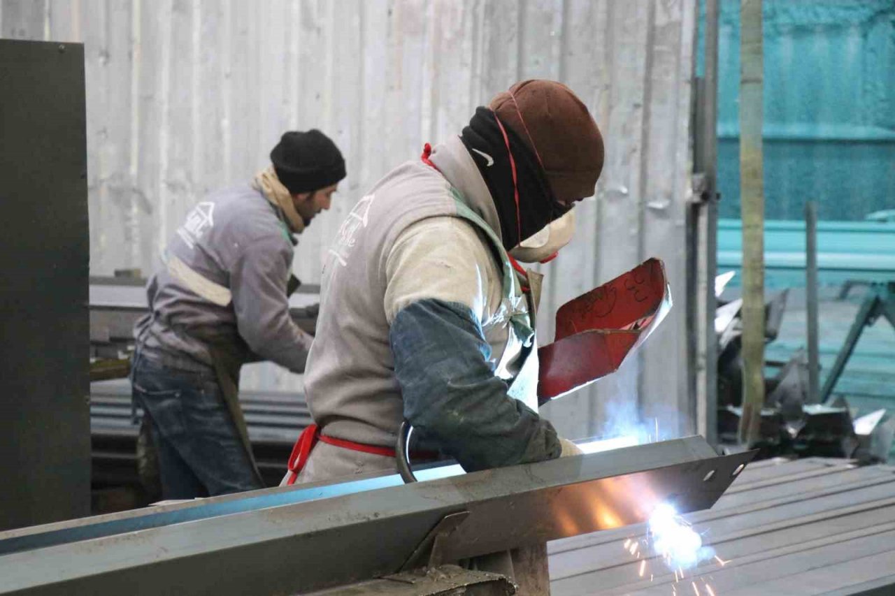 Aksaray’da deprem bölgesi için konteyner üretimi