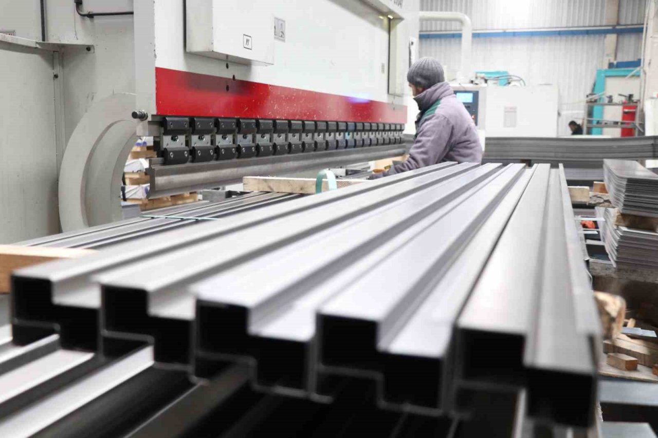 Aksaray’da deprem bölgesi için konteyner üretimi