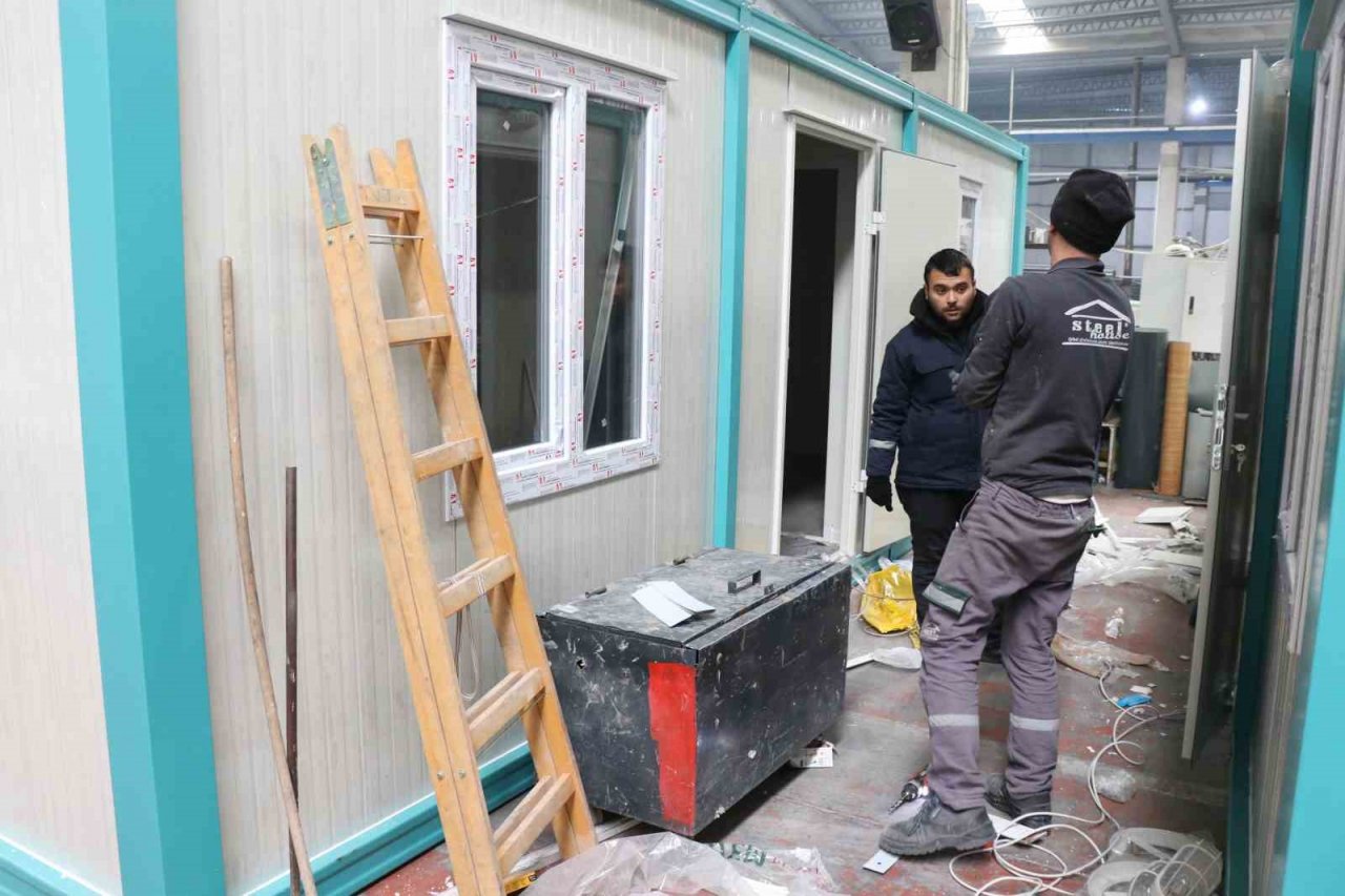 Aksaray’da deprem bölgesi için konteyner üretimi