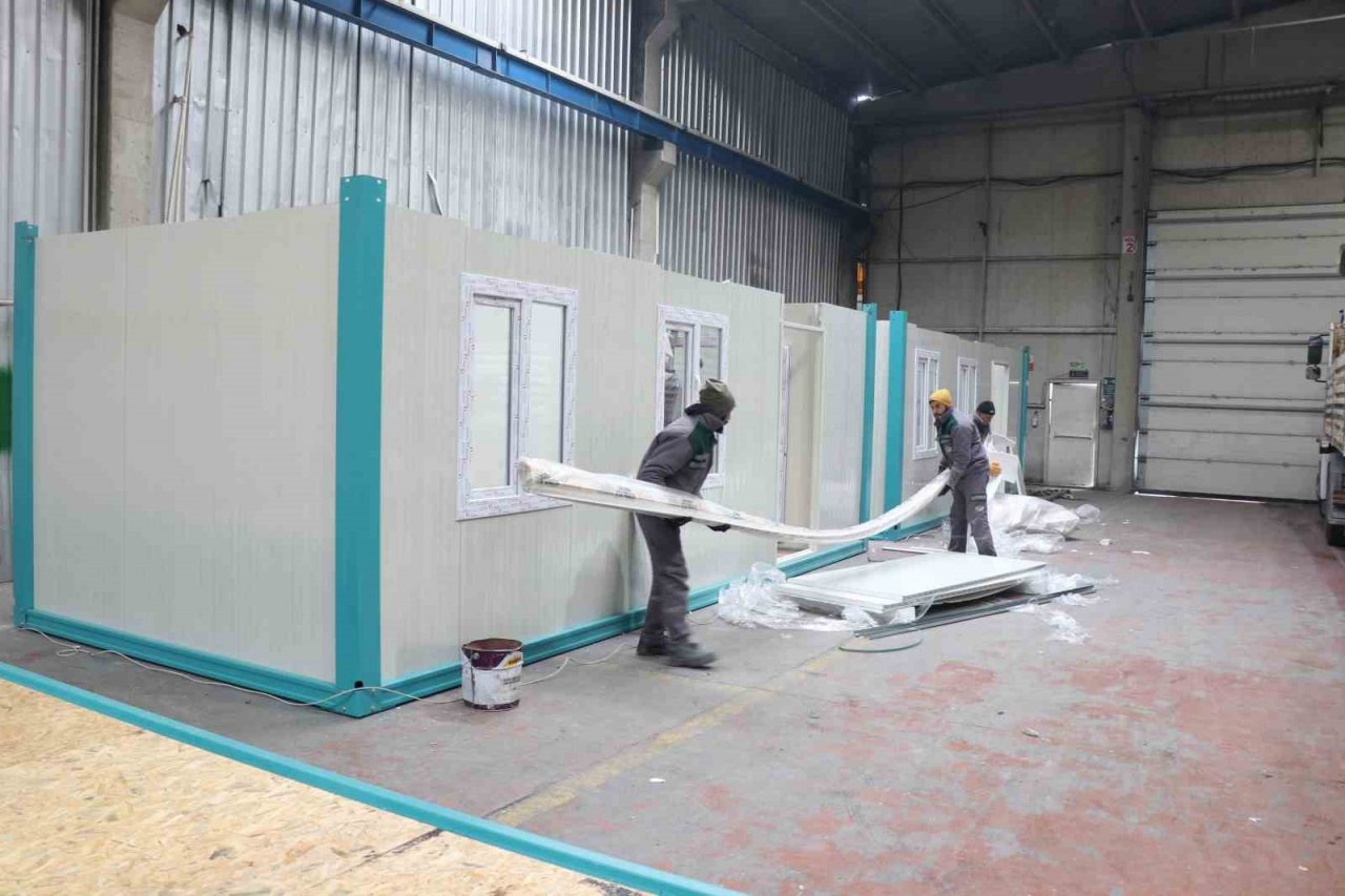 Aksaray’da deprem bölgesi için konteyner üretimi