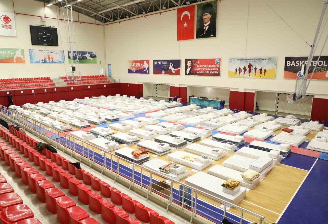 Kayseri Üniversitesi, Spor Salonu ile Kongre Merkezini Depremzedelere Açtı