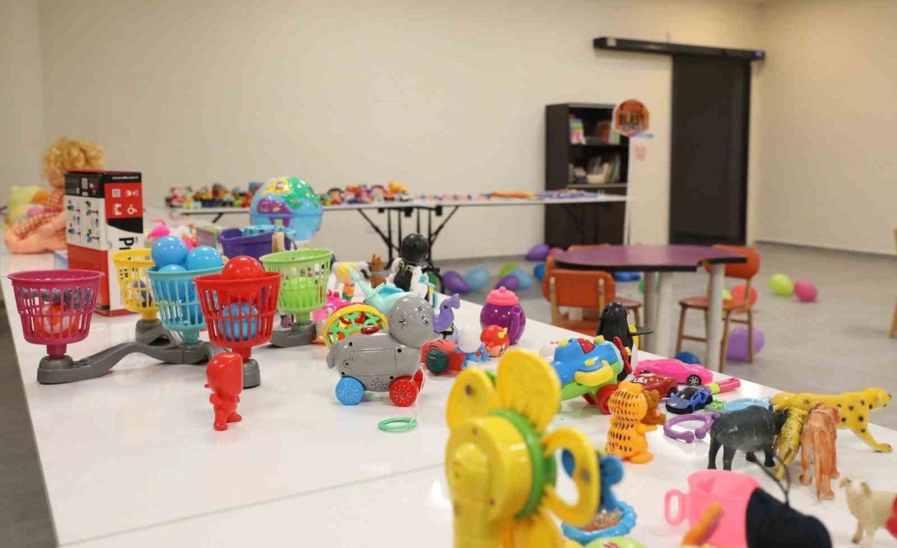 Kayseri Üniversitesi, Spor Salonu ile Kongre Merkezini Depremzedelere Açtı