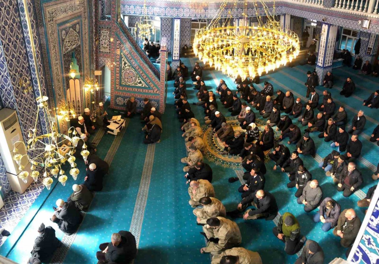 Gümüşhane’nin düşman işgalinden kurtuluşu programları iptal edilerek mevlit okutuldu