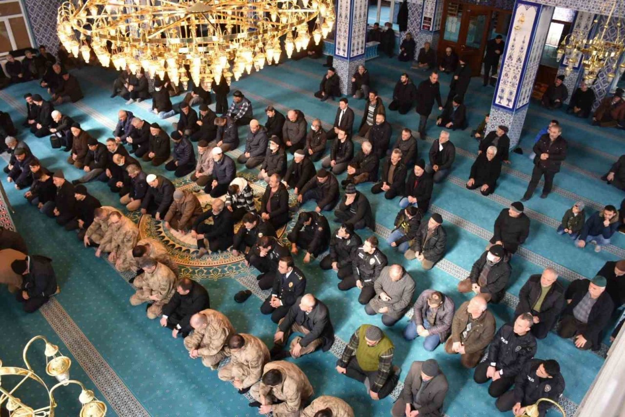 Gümüşhane’nin düşman işgalinden kurtuluşu programları iptal edilerek mevlit okutuldu