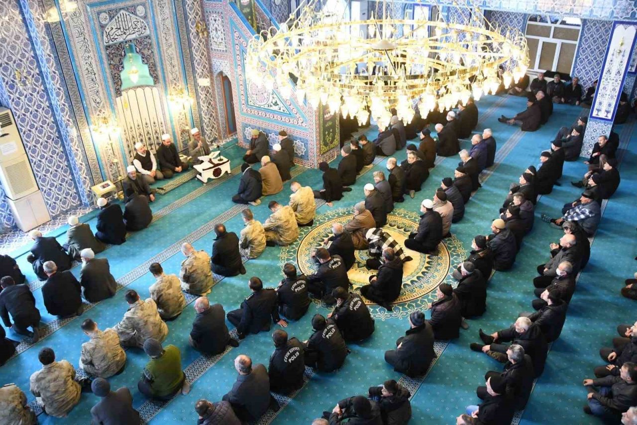 Gümüşhane’nin düşman işgalinden kurtuluşu programları iptal edilerek mevlit okutuldu