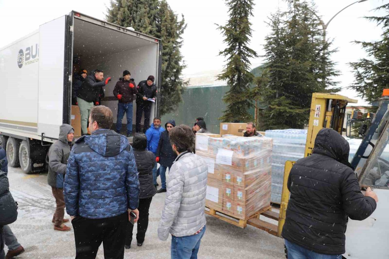 ESO deprem bölgesine 51 tırla 30 milyon liralık yardım gönderdi