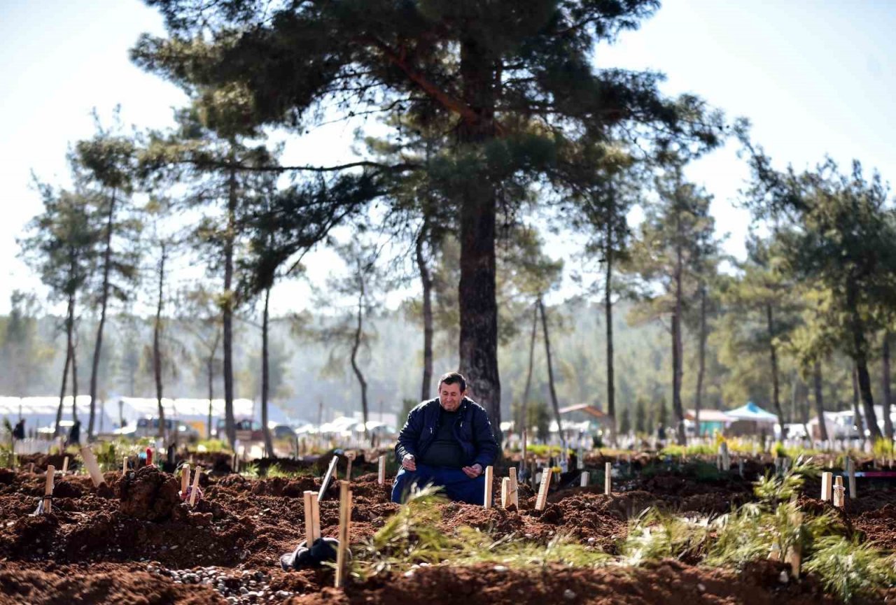 Kahramanmaraş acısını toprağa gömüyor