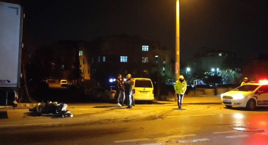 Otomobil ile çarpışan motosikletin sürücüsü yaralandı