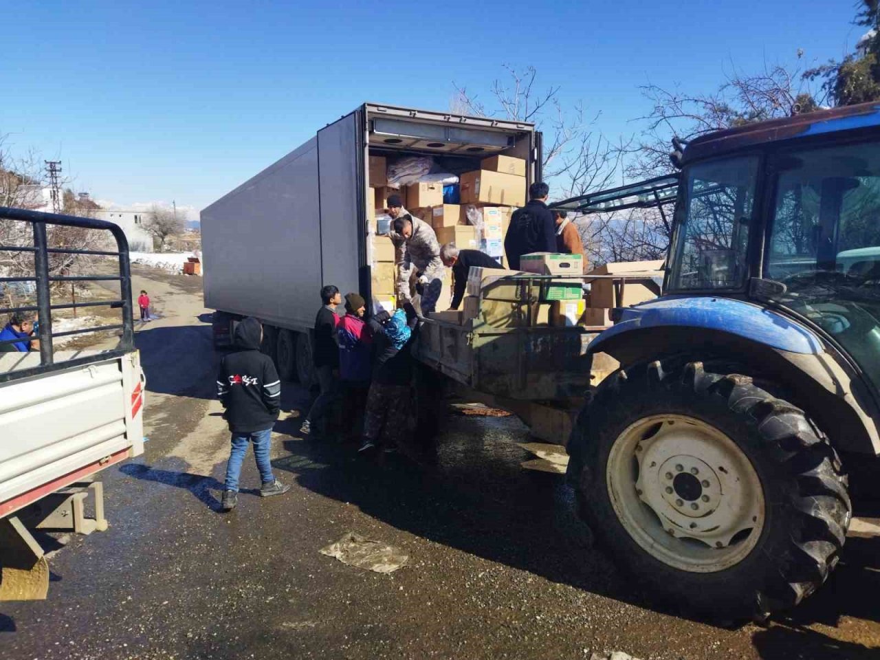 Manisa depremzedeleri kucaklıyor