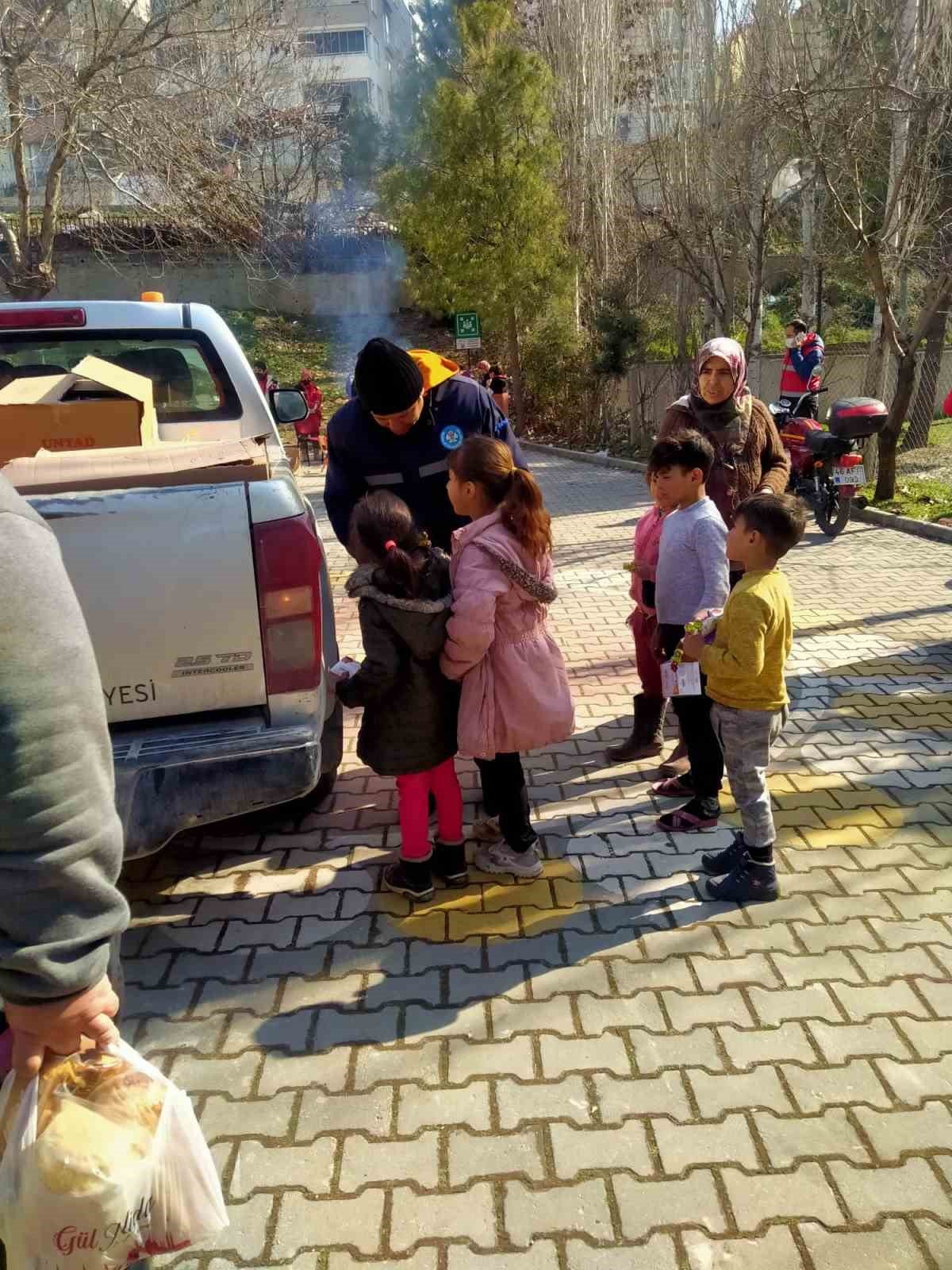 Manisa depremzedeleri kucaklıyor