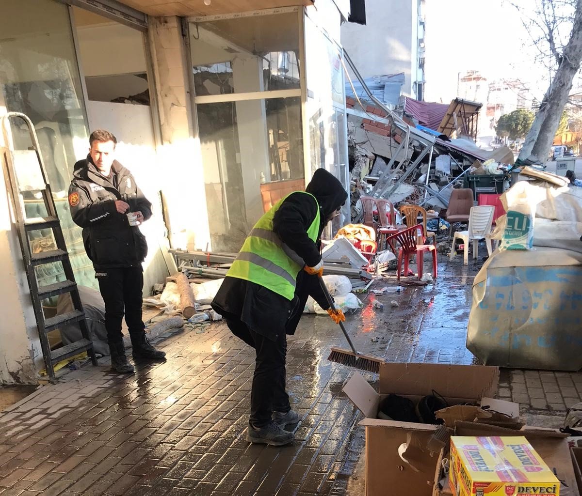 Marmaris Arama Kurtarma ekibi deprem bölgesinde çalışmaya devam ediyor