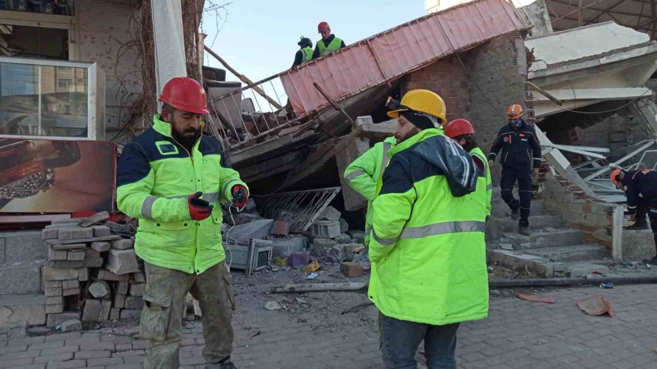 Marmaris Arama Kurtarma ekibi deprem bölgesinde çalışmaya devam ediyor