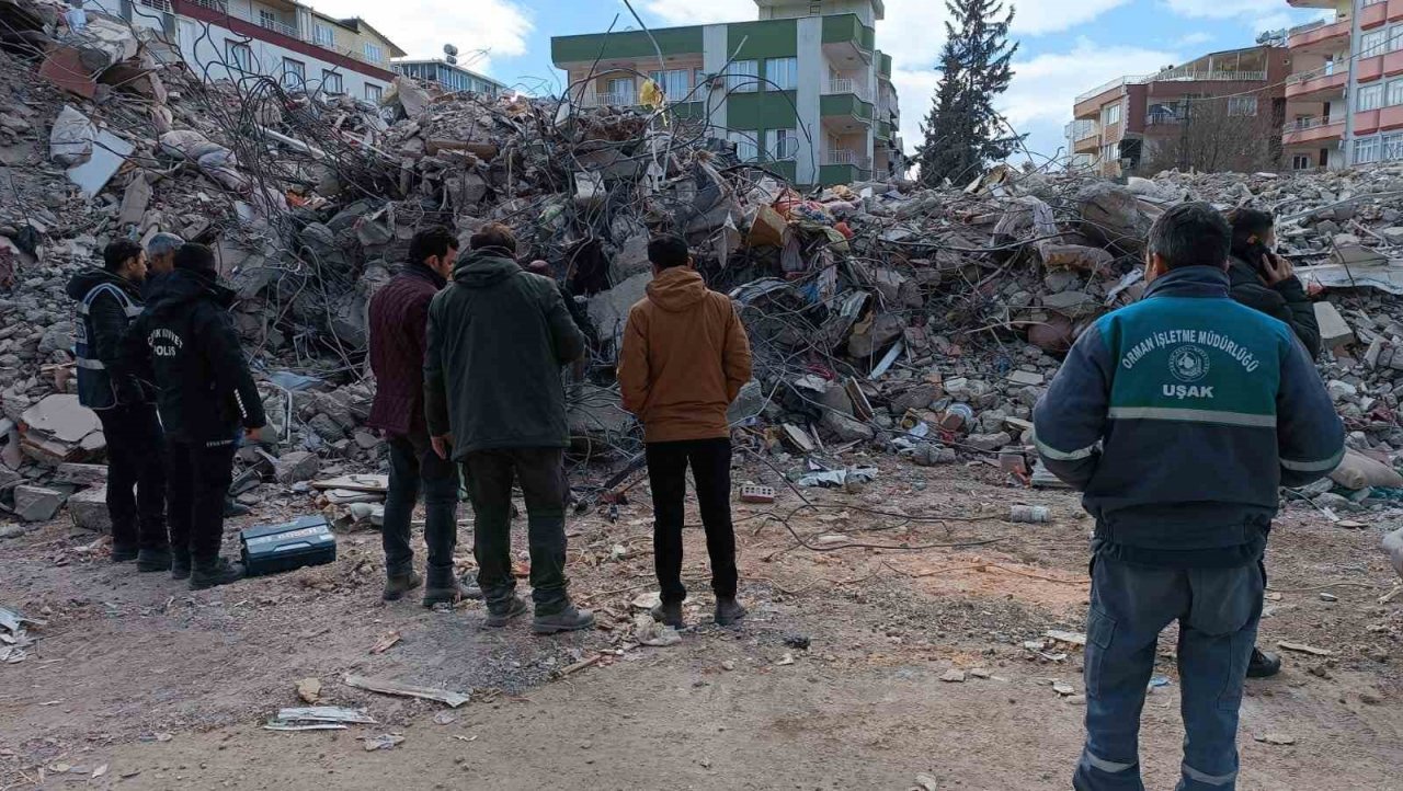 Adıyaman’daki enkazlardan karot örneği alınıyor