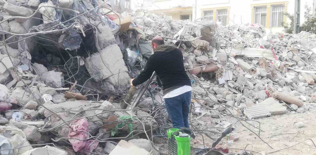 Adıyaman’daki enkazlardan karot örneği alınıyor