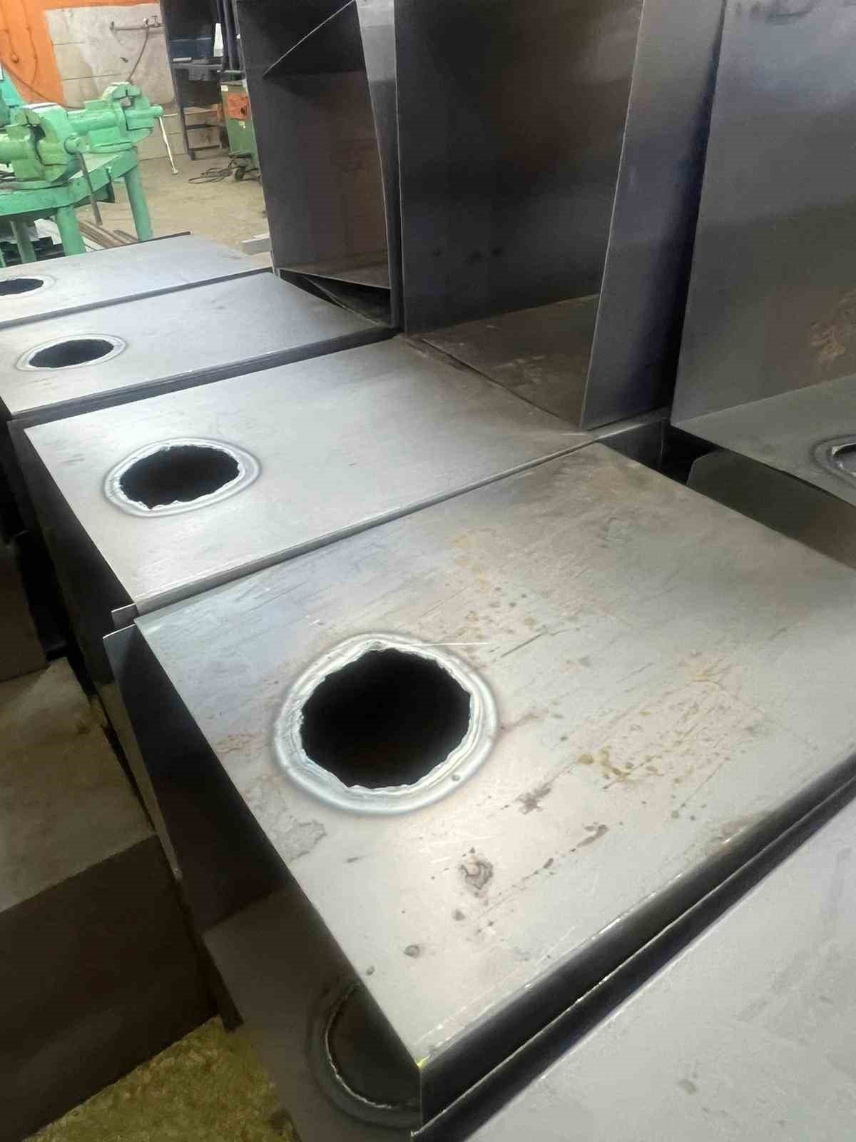 Nevşehir’de öğrenci ve öğretmenler depremzedeler için soba üretiyor