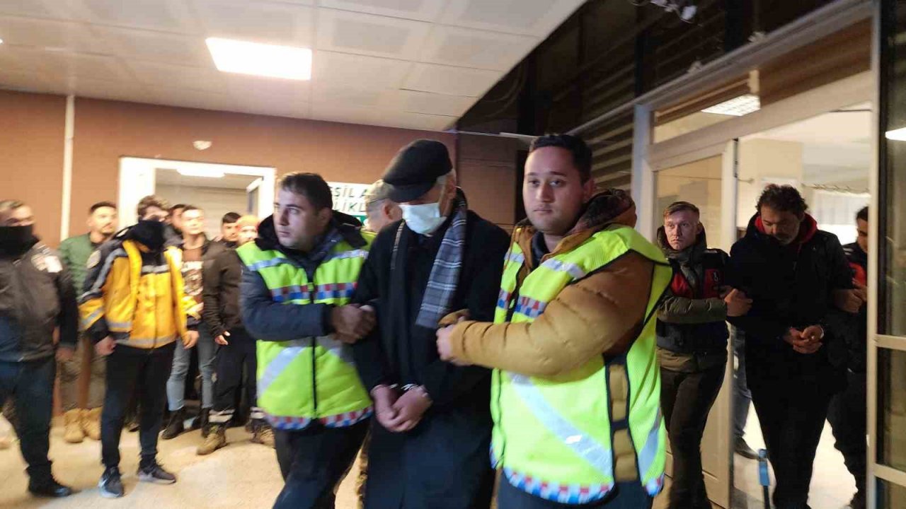 120 kişiye mezar olan otelin sahibi ve oğlu sağlık kontrolü için hastaneye getirildi