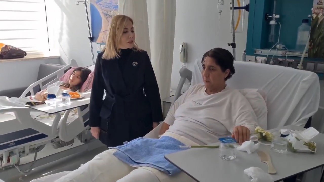 AK Parti Muğla Milletvekili Gökcan, Muğla’da tedavi gören depremzedeler ile bir araya geldi