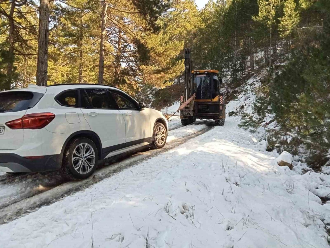 Alanya ve Kaş’ın yüksek kesimlerinde kar ve heyelanla mücadele