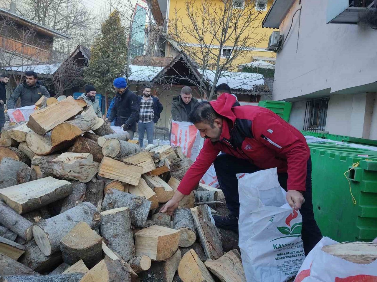 Sular altında kalacak olan ilçedeki ağaçlar depremzedeleri ısıtacak