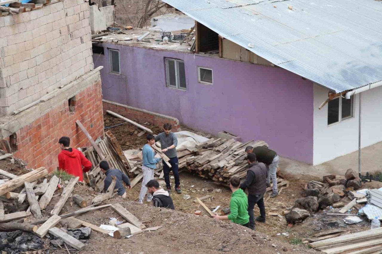 Sular altında kalacak olan ilçedeki ağaçlar depremzedeleri ısıtacak