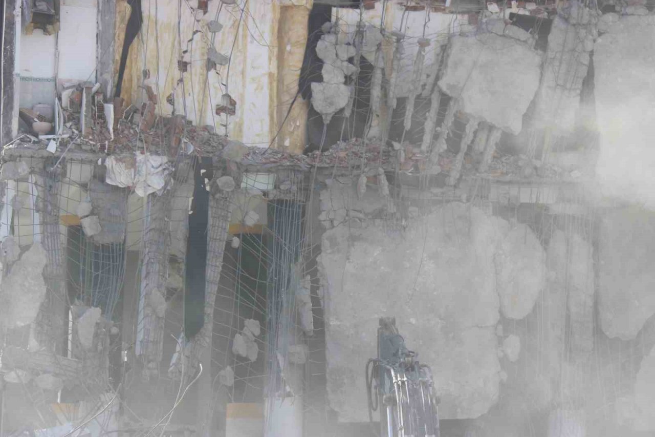 Diyarbakır’da 3 noktada enkaz çalışmaları devam ediyor