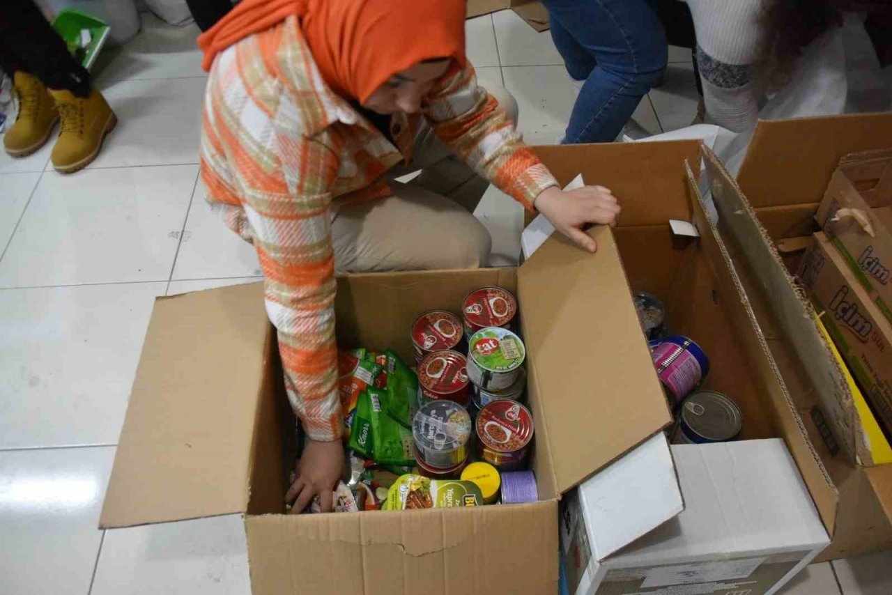 Bozüyük Belediyesi’nden depremzedelere “sosyal market” ve cansuyu desteği