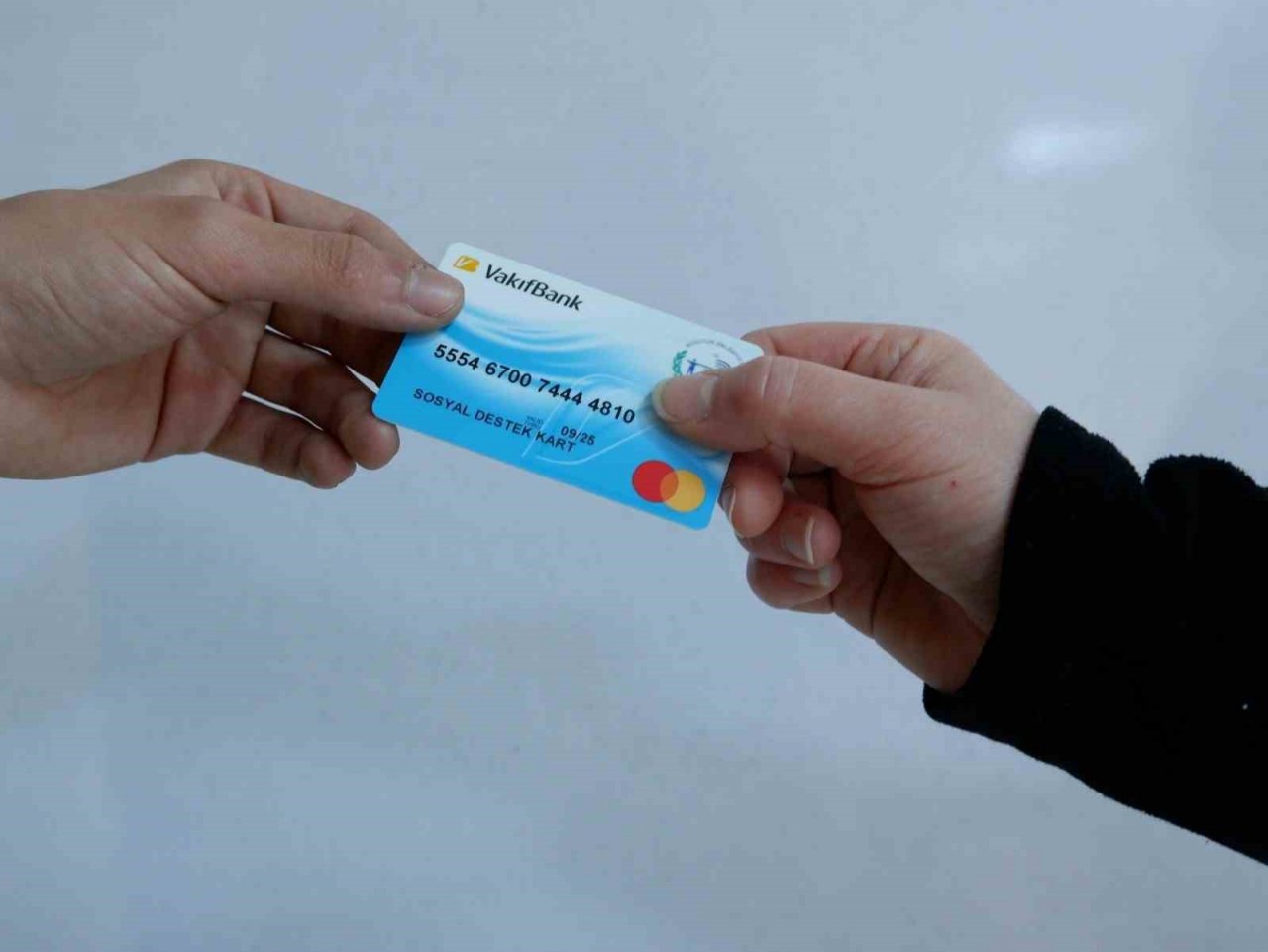 Bozüyük Belediyesi’nden depremzedelere “sosyal market” ve cansuyu desteği