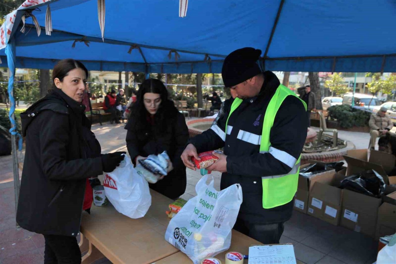 Efeler, depremin yaralarını sarmaya devam ediyor