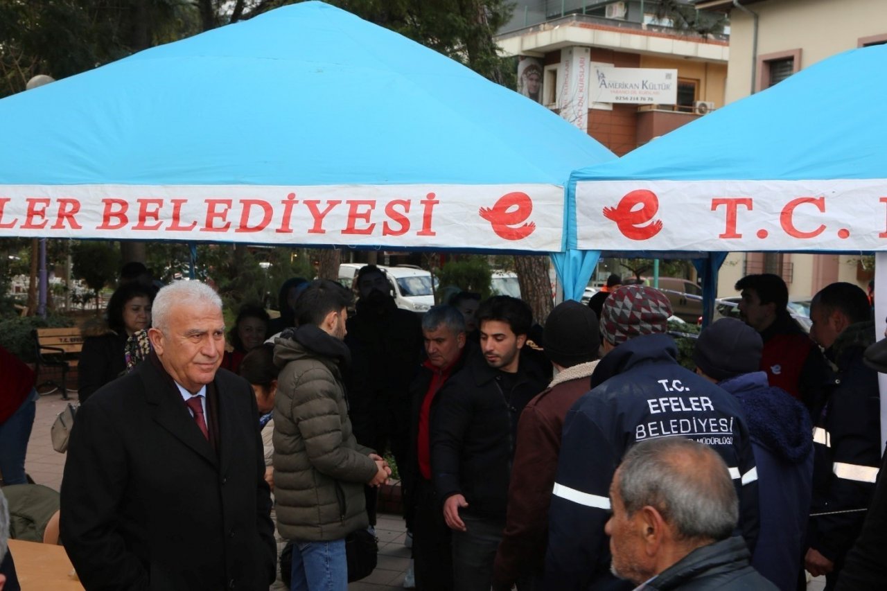 Efeler, depremin yaralarını sarmaya devam ediyor