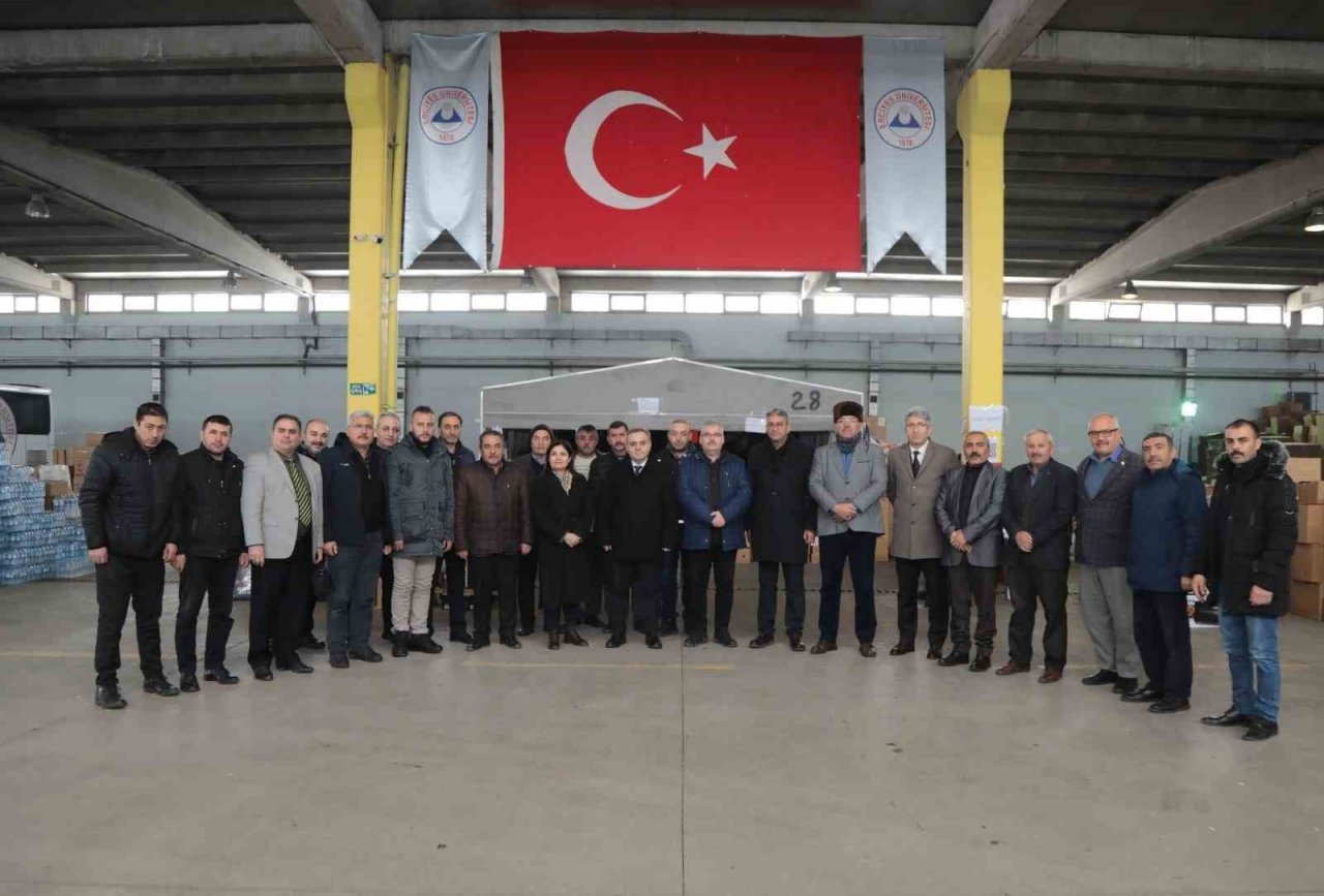 ERÜ Rektörü Altun’dan deprem kampanyası gönüllülerine teşekkür ziyareti