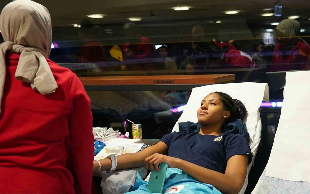 Fenerbahçe Kadın Voleybol Takımı, kan bağışı yaptı