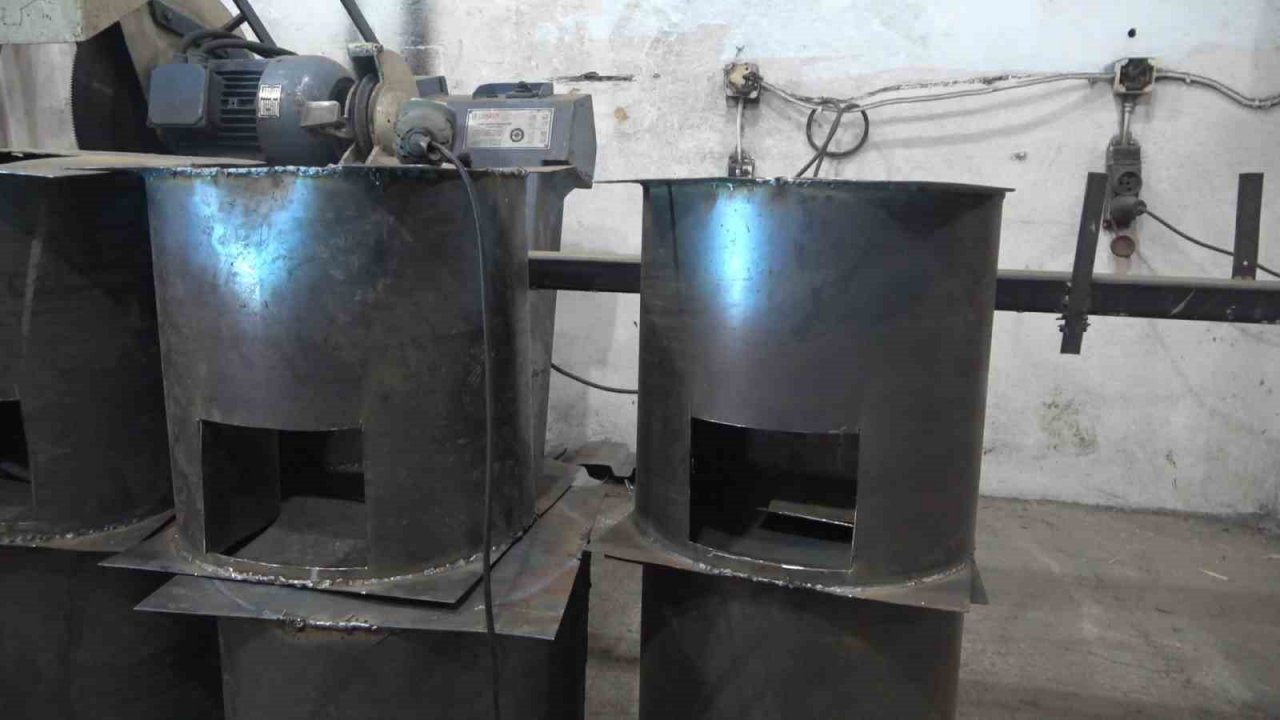 Gümüşhane’de sanayi esnafı depremzedeler için soba üretmeye başladı