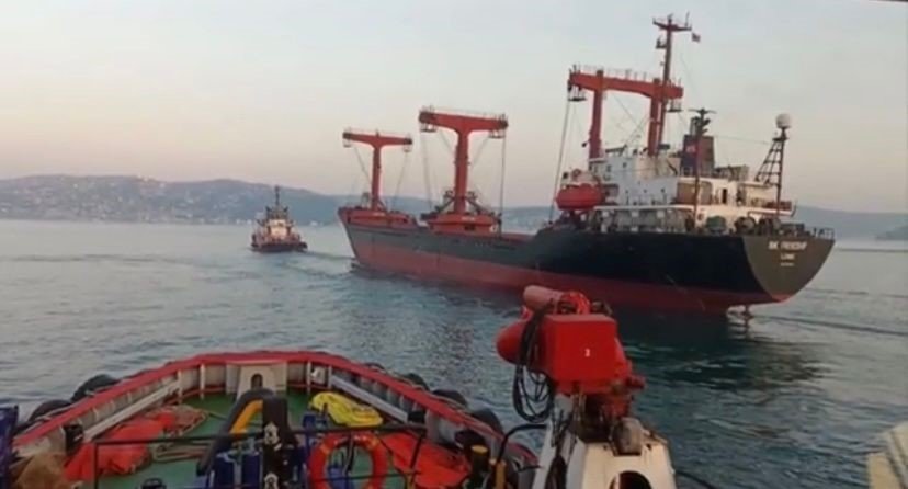 İstanbul Boğazı’nda kargo gemisi makine arızası yaptı