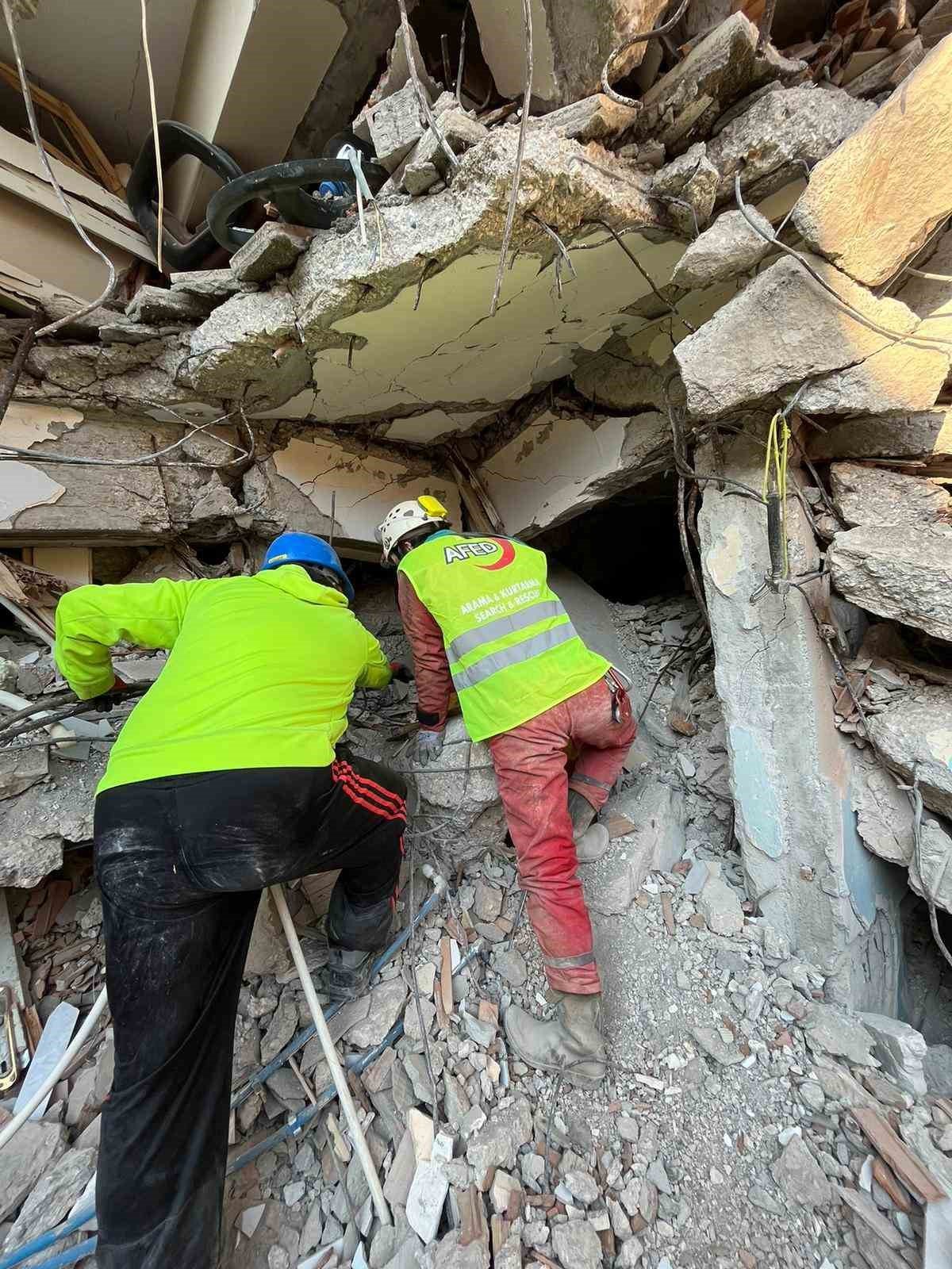 Yalova İl Milli Eğitim Müdürlüğü depremzedelerin yanında oldu