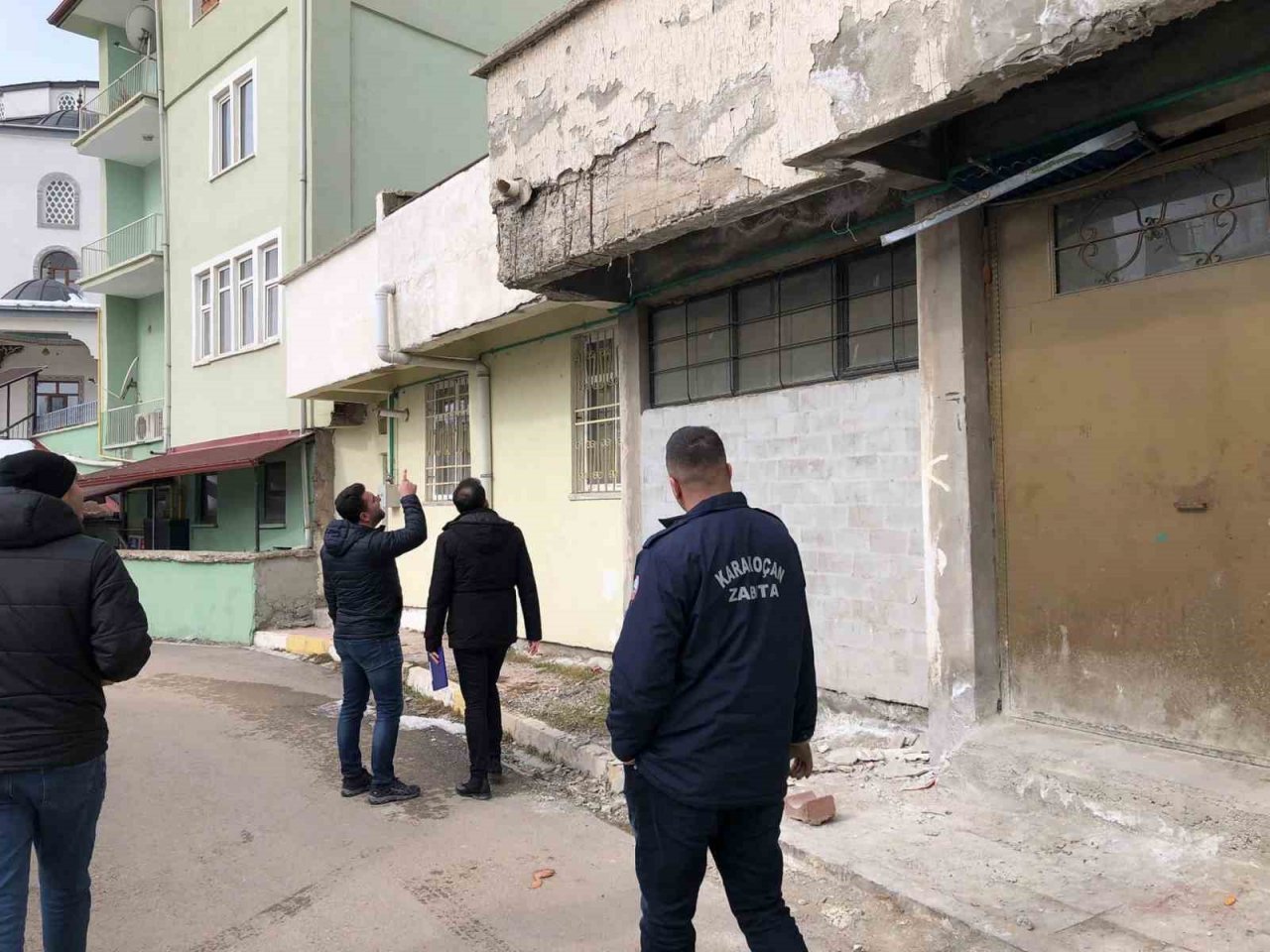 Karakoçan ilçesinde hasarlı binaların kontrolü sürüyor