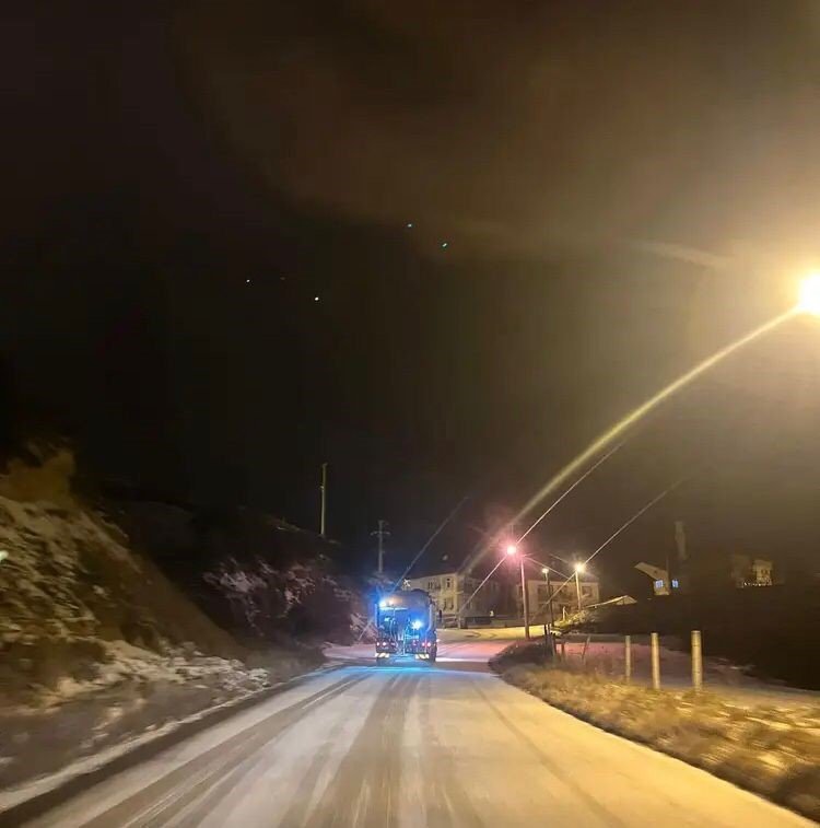 Kara teslim olan Kastamonu’da tuzlama çalışmaları sürdürüyor