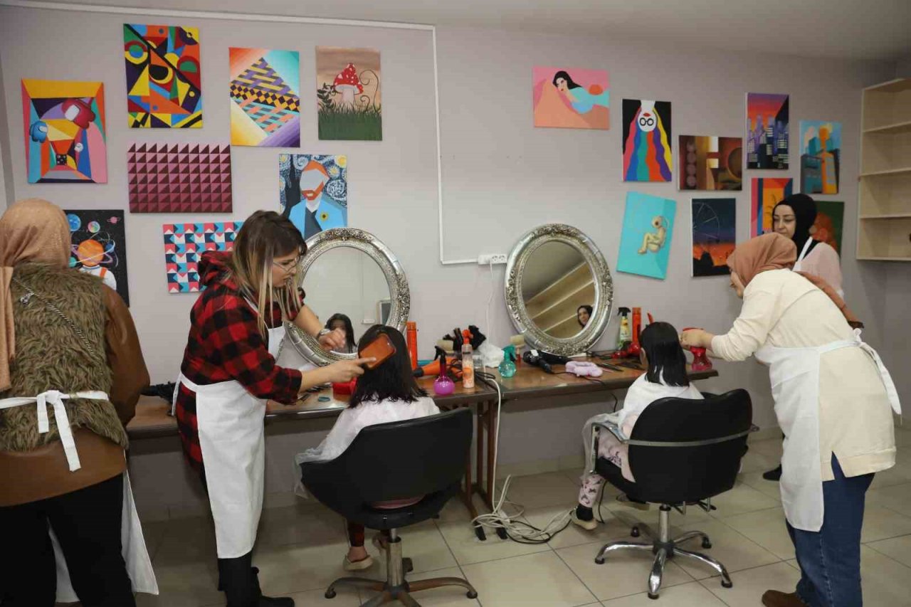 Kayseri Büyükşehir’in depremzedelere manevi desteği sürüyor